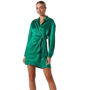 ASTR The Label Emerald Green Long Sleeve Satin Wrap Dress Size Medium
